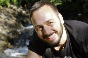 Seminarleiter Andre Lorino am Bach